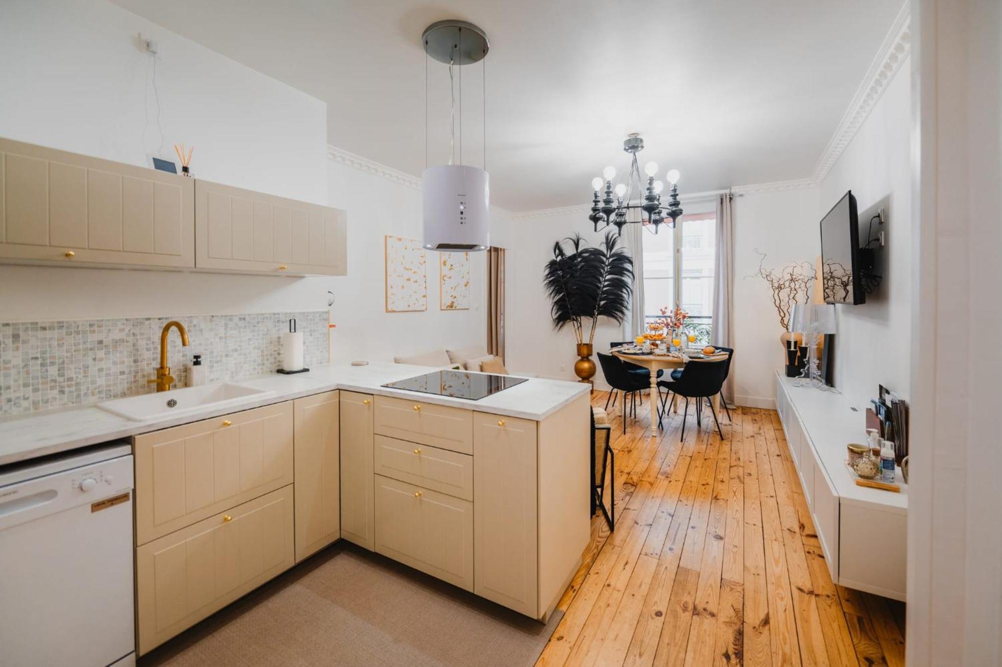 Roomchic - Les Ambassadeurs Apartment