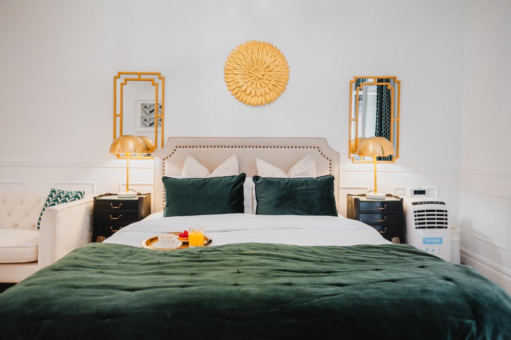 Roomchic - Les Ambassadeurs Apartment