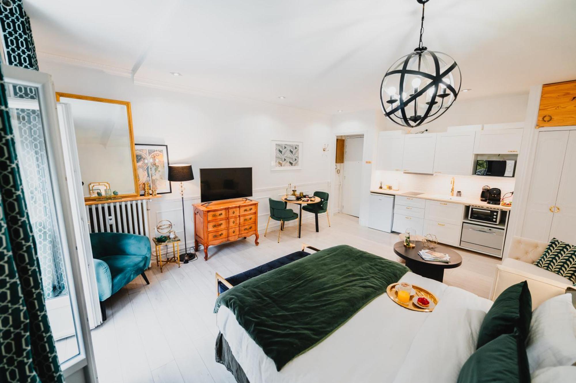 Roomchic - Les Ambassadeurs *