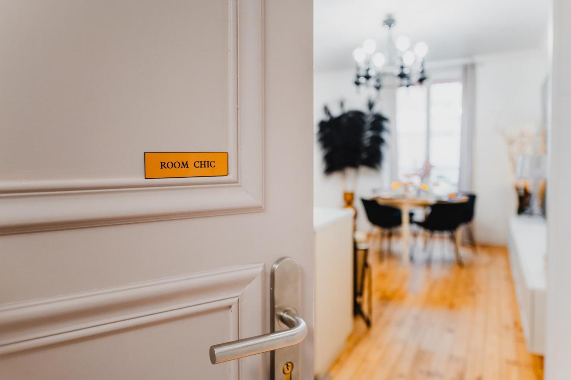 Roomchic - Les Ambassadeurs *