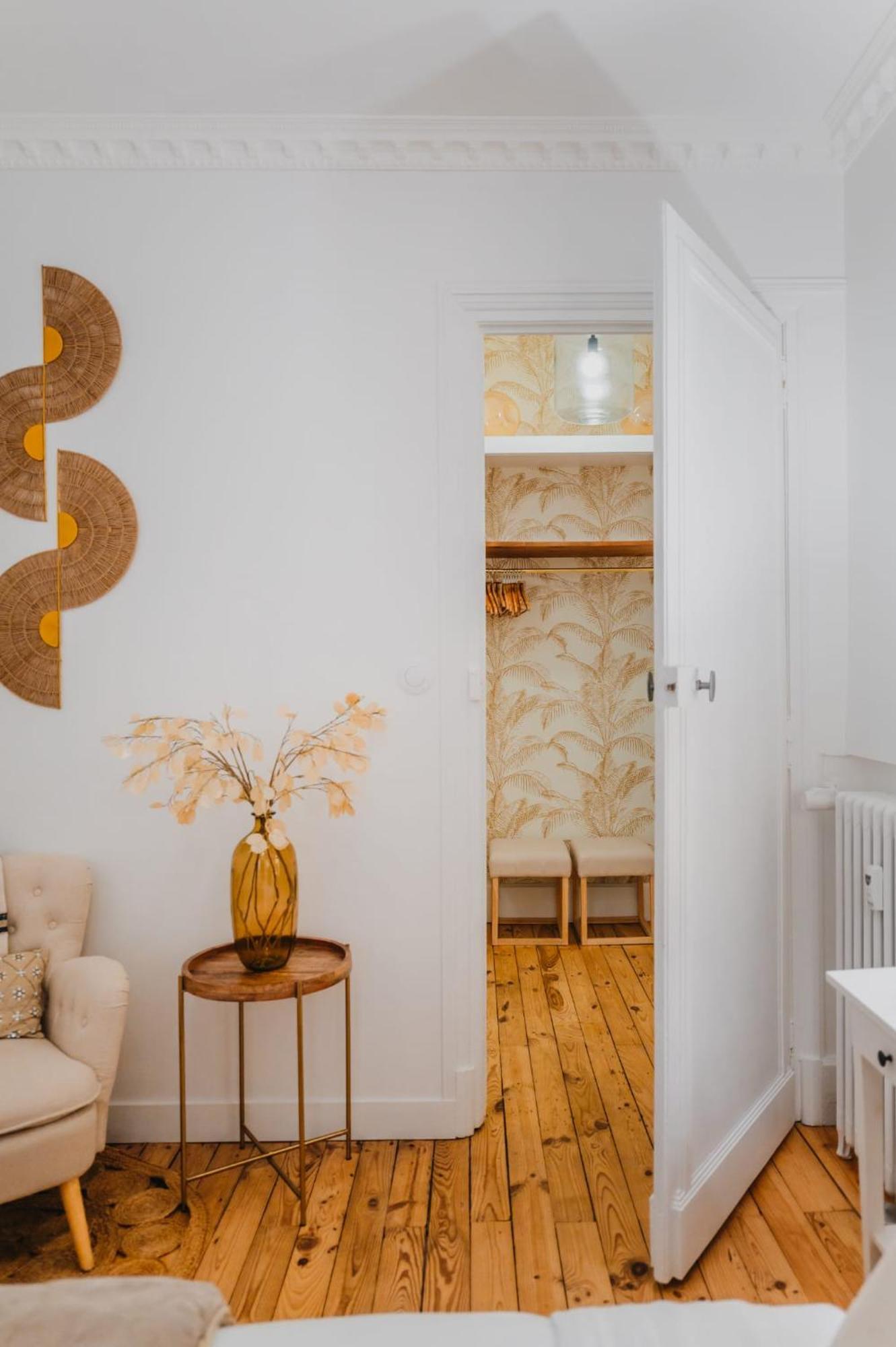 Roomchic - Les Ambassadeurs Apartment
